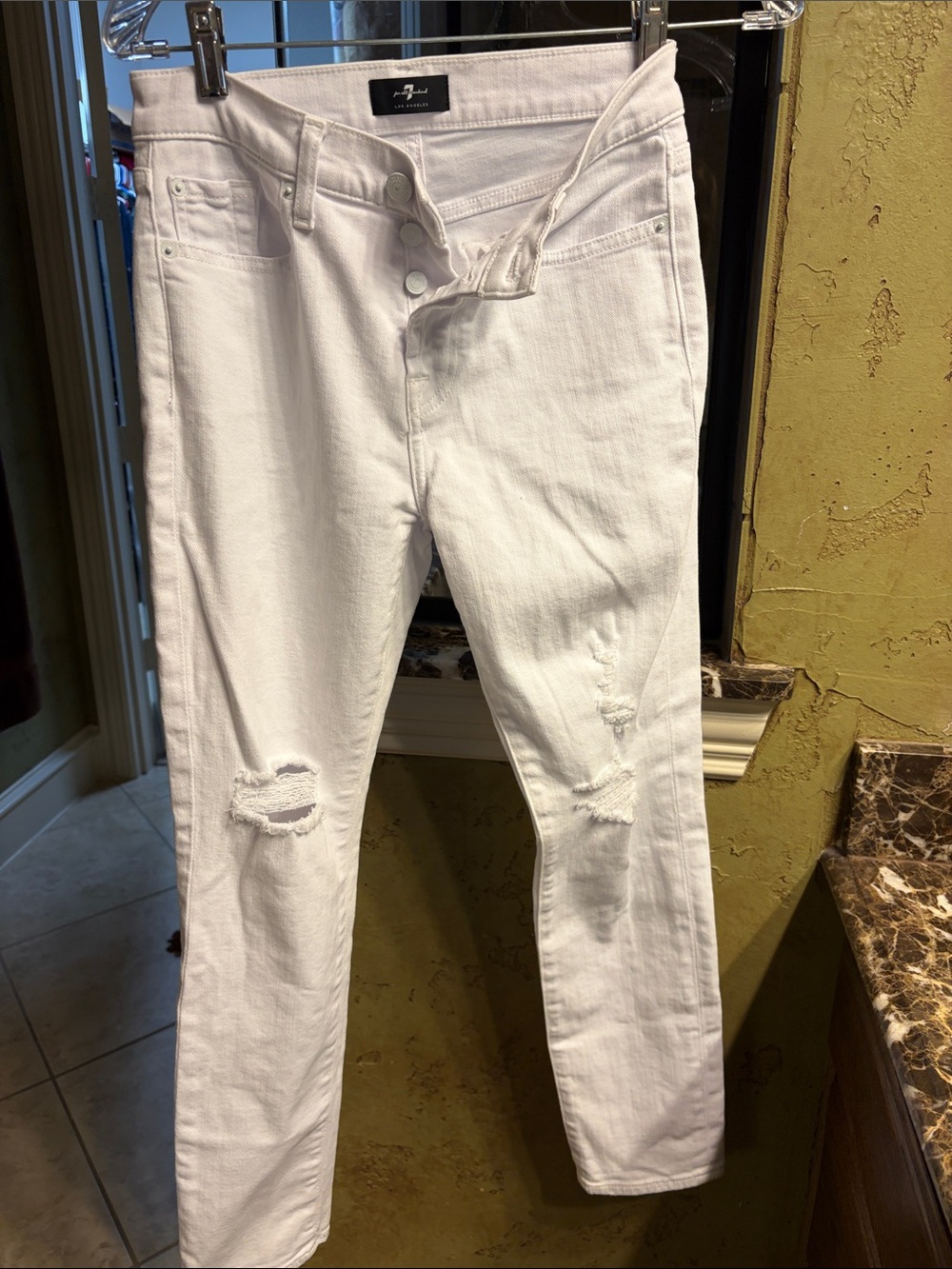 7 For All Mankind White Feminine Boyfriend Skinny Jeans with Knee Distressed
